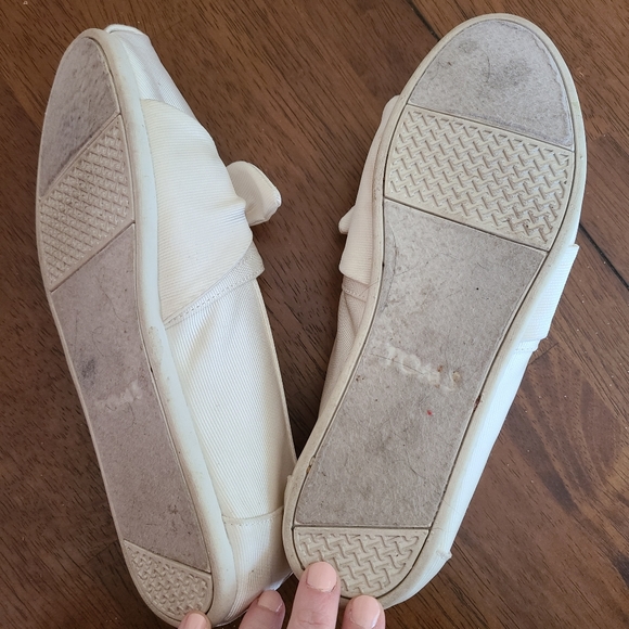 Toms - Picture 2 of 5